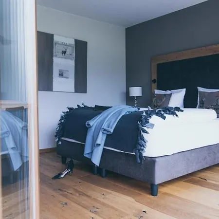 Aparthotel Pur & 4*