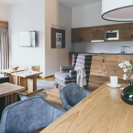 Aparthotel Pur & 4*