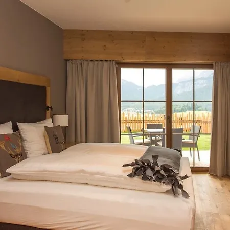 Aparthotel Pur & 4*