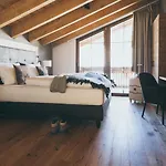 Pur & Apartahotel 4*