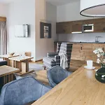 Apartahotel Pur & 4*