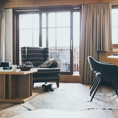 Pur & Apartmanhotel 4*