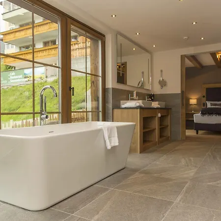 Apartmanhotel Pur & 4*